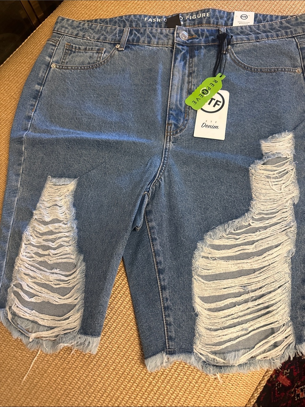 💜#72 BNWT FASHION TO FIGURE Denim Distressed High-Rise Ripped Jean Shorts